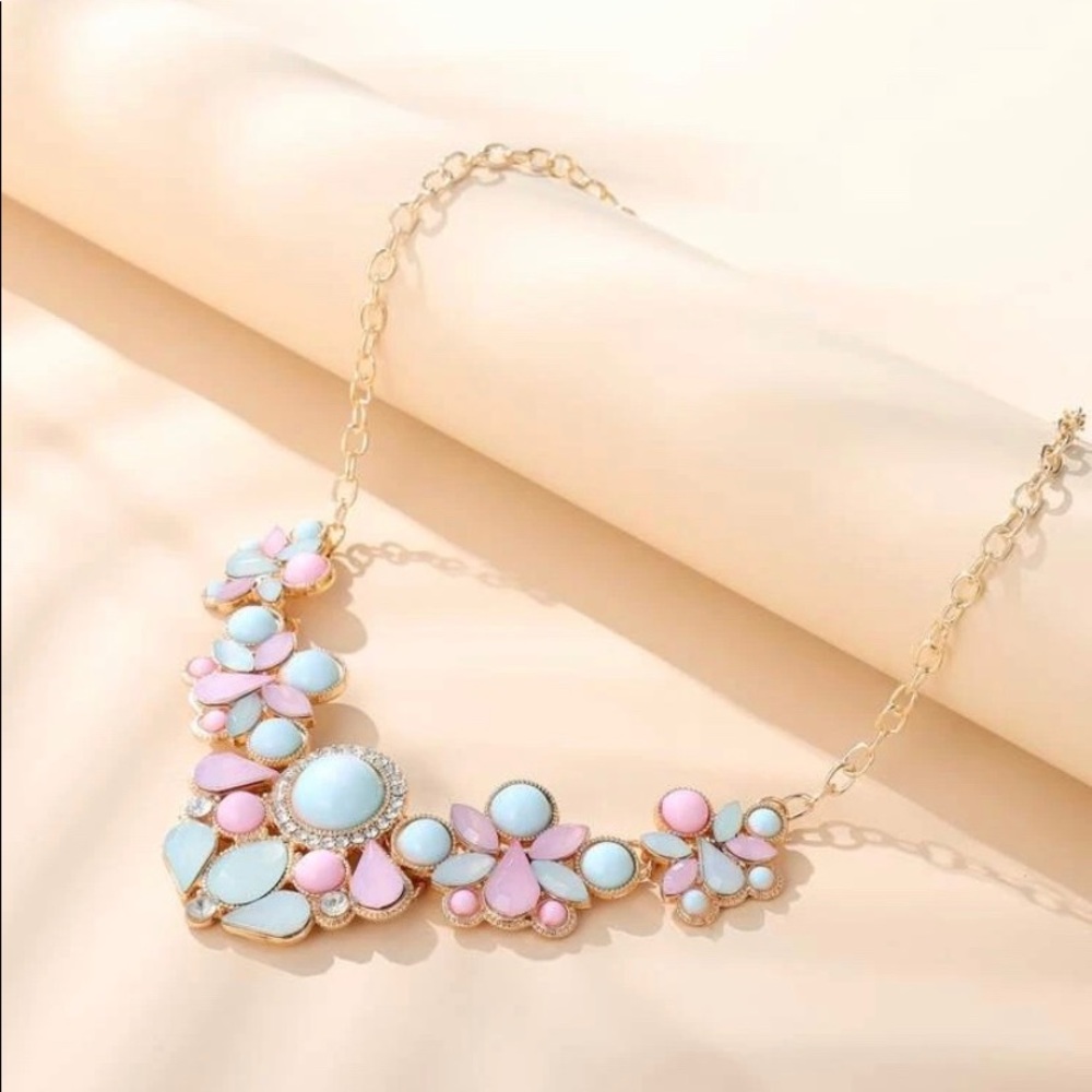 RHINESTONE STATEMENT NECKLACE